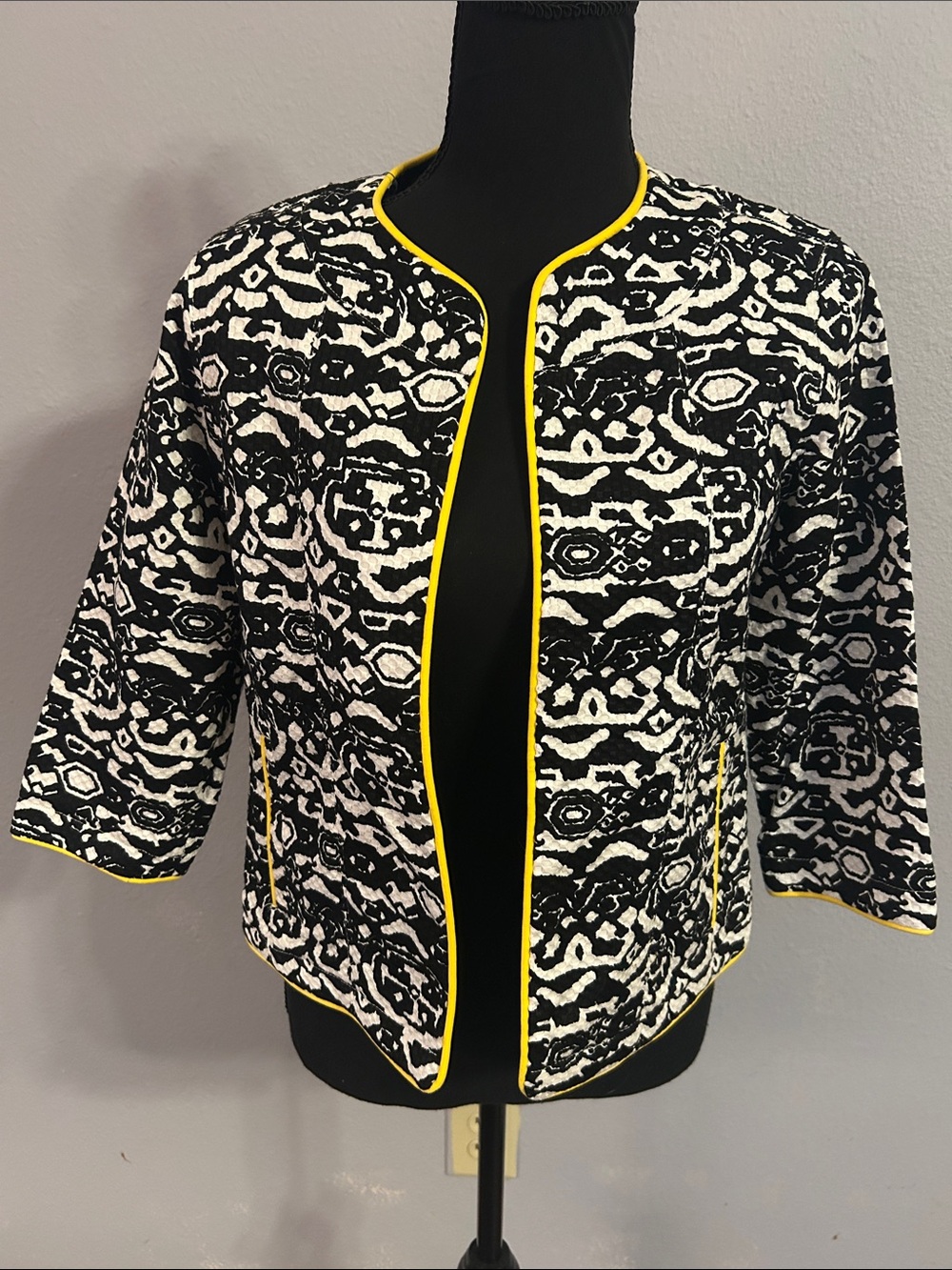 Molly & Maxx Women Black White Patterned Jacket Yellow Trim Size Small Petite